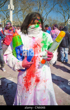 Una donna a Phagwah in colline di Richmond, Queens. Marzo 20, 2011 Foto Stock