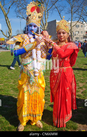 Gli interpreti di Phagwah in colline di Richmond, Queens. Marzo 20, 2011 Foto Stock