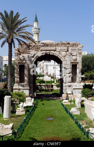 Tripoli. La Libia. Vista del lato inferiore del a quattro vie Arco di trionfo di Marco Aurelio che è Tripoli è solo una sostanziale Foto Stock