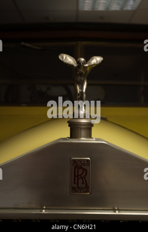 Vintage Rolls Royce auto cofano con silver lady emblema e il logo Foto Stock