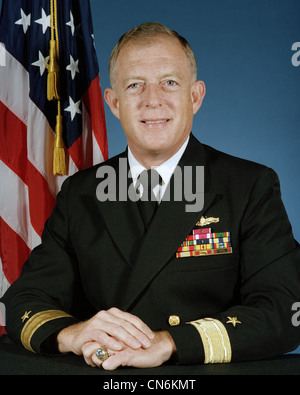 Ritratto: US Navy (USN) ammiraglio posteriore (RDML) (metà inferiore) Richard D. Milligan (scoperta) Foto Stock