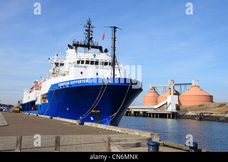 Supporto offshore Nave sostenitore europeo entro il porto di Blyth North East England Regno Unito Foto Stock