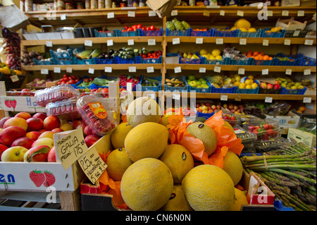 Berretti di frutta e vegatable shop a Sheffield Foto Stock