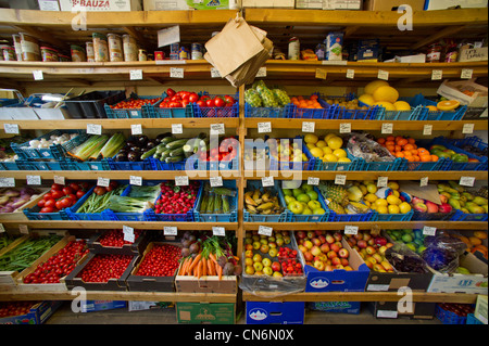 Berretti di frutta e vegatable shop a Sheffield Foto Stock