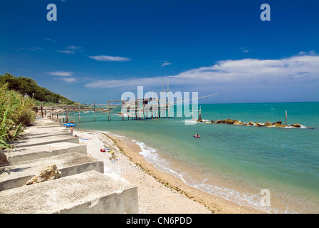 Europa Italia Abruzzo Provincia di Chieti San Vito Chietino Trabocchi Foto Stock