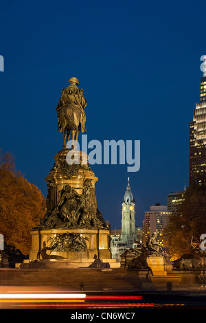 Il Monumento di Washington a ovale Eakins guarda al Municipio, Philadelphia, Pennsylvania, STATI UNITI D'AMERICA Foto Stock