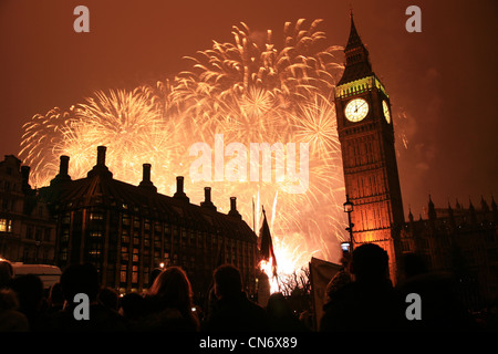 2011, fuochi d'artificio sul Big Ben a mezzanotte Foto Stock