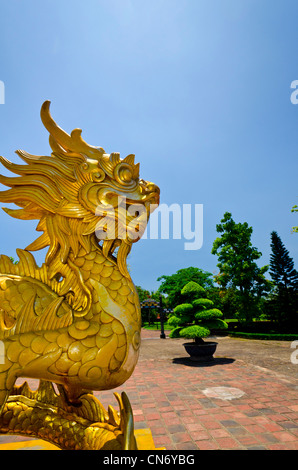 Decorazione ornamentale dentro la Città Purpurea Proibita, Sito Patrimonio Mondiale dell'UNESCO, tonalità, Vietnam Foto Stock