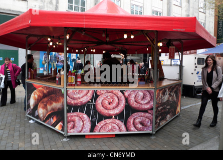 A Swansea street food stallo con foto gigante display salsicce tedesche sulla vendita South Wales UK KATHY DEWITT Foto Stock