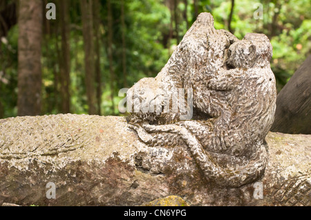 Stutue nella Sacra Foresta delle Scimmie, Ubud, Bali, Indonesia Foto Stock