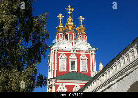 L'over-the-Gate Chiesa della Trasfigurazione (1683-1685) del Convento Novodevichy a Mosca, Russia Foto Stock