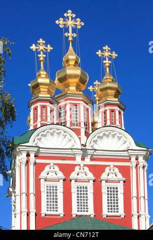 L'over-the-Gate Chiesa della Trasfigurazione (1683-1685) del Convento Novodevichy a Mosca, Russia Foto Stock