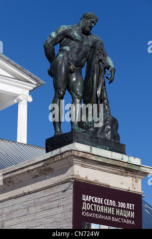 Statua colossale di Ercole fusa in bronzo di Cameron Gallery Carskoe Selo, Pushkin, San Pietroburgo Foto Stock