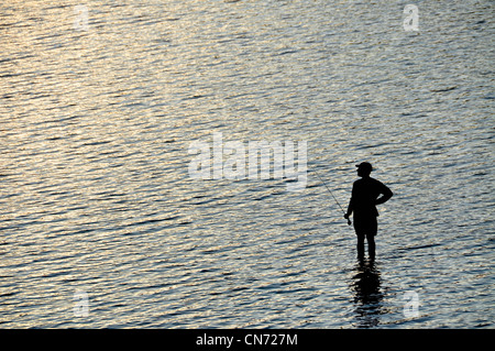 La pesca al tramonto, Mirror Lake, Wallowa Mountains, Oregon. Foto Stock