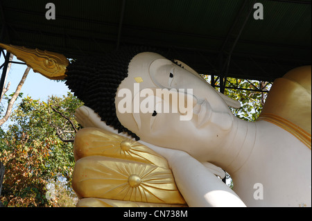 Enorme statua reclinata, Thailandia Foto Stock