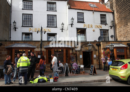 Il Molo Inn a Whitby, North Yorkshire, Inghilterra, Regno Unito Foto Stock