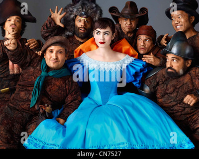 Specchio Specchio 2012 Relativity Media film con Lily Collins come Snow White Foto Stock