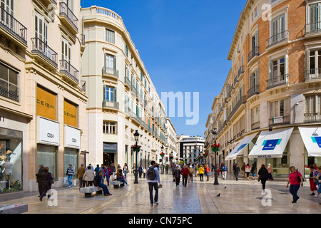 Negozi di Calle Marques de Larios, la principale strada dello shopping, Malaga, Andalusia, Spagna Foto Stock