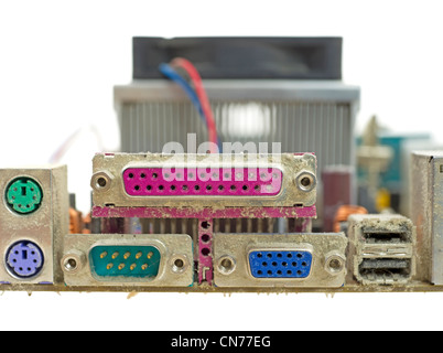 Chiudere la vista polveroso pannello posteriore porte per scheda madre Foto Stock