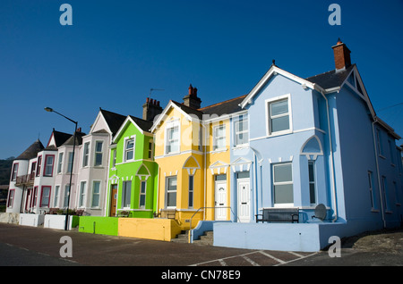 Case colorate sul lungomare di Whitehead. Foto Stock