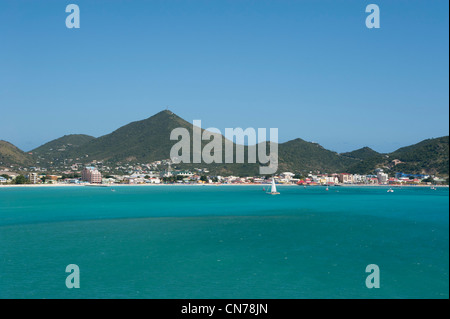 Una vista che si affaccia su una grande baia, Philipsburg, Sint Maarten, Indie occidentali Foto Stock