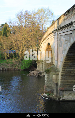 Il ponte sul fiume Severn in Baja Sardinia, Worcestershire, Inghilterra durante un Tramonto primaverile Foto Stock