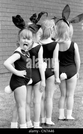 Cheeky coniglietto di giovani ragazze in 7/5/78 Foto Stock