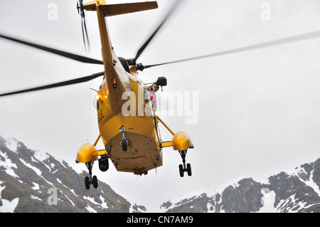 RAF Westland Sea King ricerca e salvataggio in elicottero, valle persa, Glencoe Foto Stock