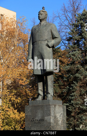 Un monumento alla sovietica scrittore Alexander Fadeyev a Mosca, Russia Foto Stock