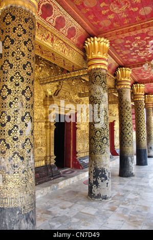 Ingresso colonne, Wat Mai Suwannaphumaham, Luang Prabang, Luang Prabang Provincia, Laos Foto Stock