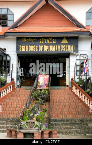 La casa del museo di oppio è una delle principali attrazioni turistiche nella zona del Triangolo d'oro vicino a Chiang Sean, Thailandia. Foto Stock