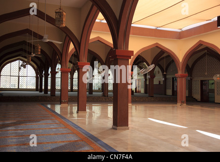 Der Innenraum Freitagsmoschee von Nizwa, Nizwa ist das Zentrum des omanischen Kernlandes. Die Oasenstadt liegt am Südrand des ha Foto Stock