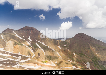 Vista dal sud al nord del picco di montagna Aragats. Armenia. Foto Stock