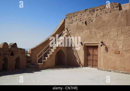 Das Schloss von Jabrin oder Schloss von Jabreen ist ein auch als Fort bezeichnetes Wohnschloss aus dem Mittelalter in der Wüste Foto Stock