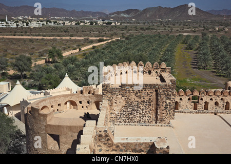 Das Schloss von Jabrin oder Schloss von Jabreen ist ein auch als Fort bezeichnetes Wohnschloss aus dem Mittelalter in der Wüste Foto Stock