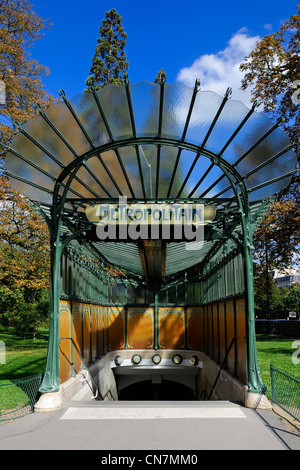 Francia, Parigi, Porte Dauphine stazione della metropolitana in stile Art Nouveau da Hector Guimard Foto Stock