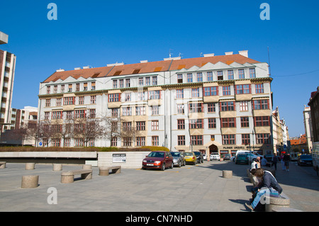 Namesti Curieovych quadrato con stile cubista Druzstevni domy la cooperativa casa (1921) da Otakar Novotny città vecchia Praga Foto Stock