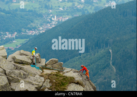 Francia, Haut Rhin, Vallee de Munster, arrampicata del dente del diavolo Foto Stock