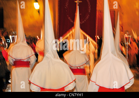 Spagna: notturno di processione di Pasqua durante la Semana Santa in Salamanca Foto Stock