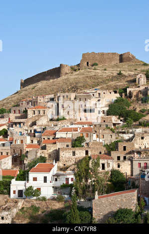 La Grecia, isola di Chios, il pittoresco villaggio di Volissos sormontato da un castello medioevale Foto Stock