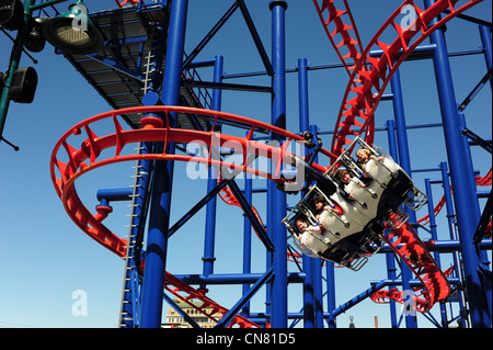 Stati Uniti d'America New York City NY NYC Brooklyn Coney Island Amusement Park e la spiaggia La Soarin' Eagle coaster Foto Stock