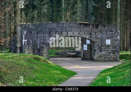 Durante la Seconda Guerra Mondiale tedesco edificio amagnetico per la calibrazione di un razzo di orientamento del sistema a V1 sito di lancio, Ardouval / Val Ygot, Normandia, Francia Foto Stock