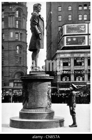 Pubblicato per la prima volta 1917 Statua Nathan Hale City Hall Square New York Patriot Hero Foto Stock