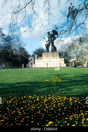 Statua di Achille, Hyde Park, Londra Inghilterra Inglese Regno Unito statue parchi primavera a molla Foto Stock