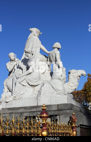 Gruppo scultoreo che rappresenta "l'Africa" di William Theed, l'Albert Memorial, i giardini di Kensington, London, England, Regno Unito Foto Stock