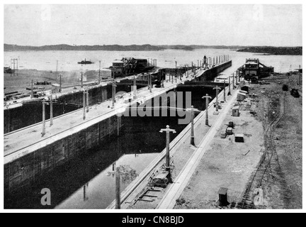 Pubblicato per la prima volta 1914 Serrature Gatun Panama Canal Lago Foto Stock