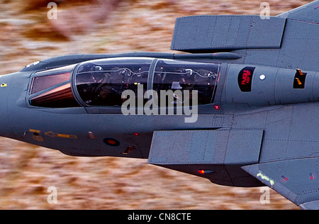 Un RAF Tornado GR4 basso livello gettasse in Galles del nord Foto Stock