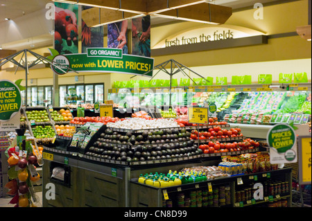 Prodotti freschi e sezione di vegetali in un Safeway fruttivendolo, Salida, Colorado, STATI UNITI D'AMERICA Foto Stock