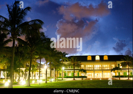 Bahamas, Grand Bahama Island, Freeport, Grand Lucayan Radisson visto di notte Foto Stock