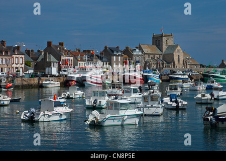 Francia, Manche, Barfleur, etichettati Les Plus Beaux Villages de France (i più bei villaggi di Francia), porto di pesca Foto Stock